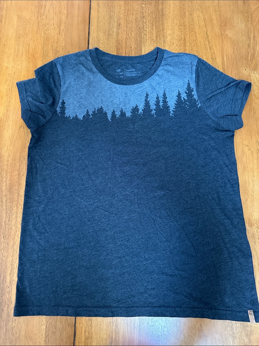 Treeblend forest pattern gray t shirt. Size Large. Lightweight natural materials